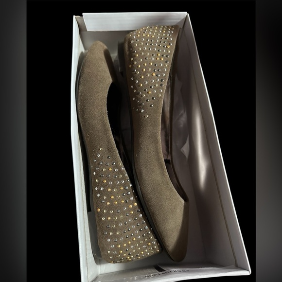 Steve Madden Tan Studded Flats - Picture 1 of 5